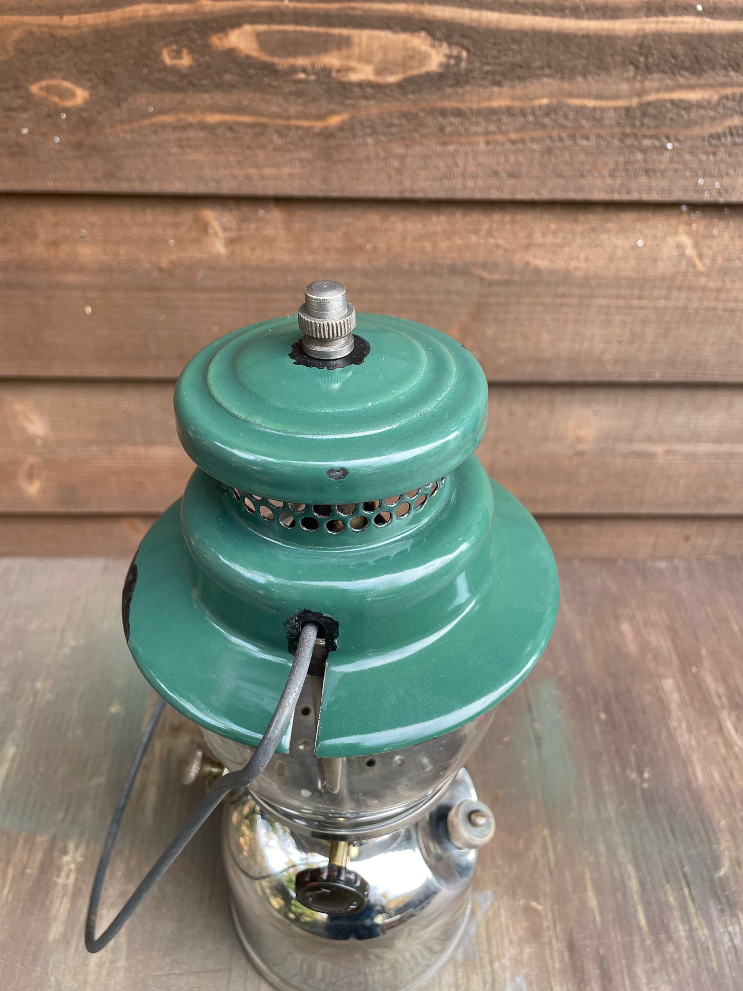 1951/7 COLEMAN 242B CANADA Embossed Collar
