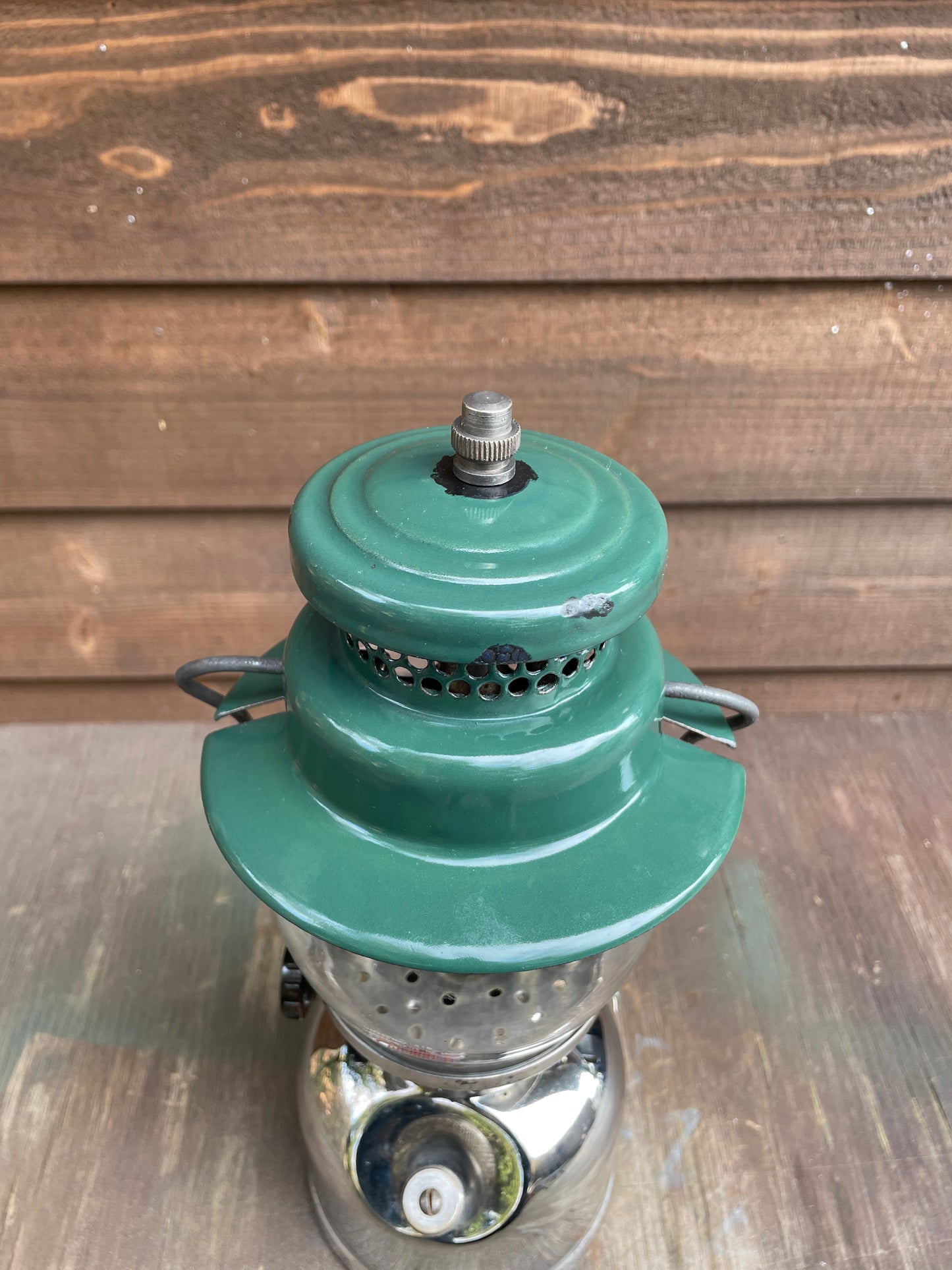 1951/7 COLEMAN 242B CANADA Embossed Collar
