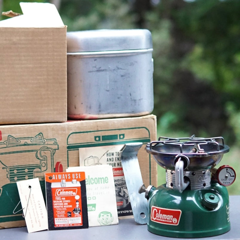 1966/8 COLEMAN 502-800 Single Burner Stove with Cook Kit