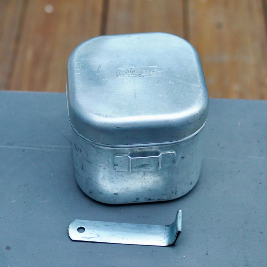 1966/8 COLEMAN 502-800 Single Burner Stove with Cook Kit