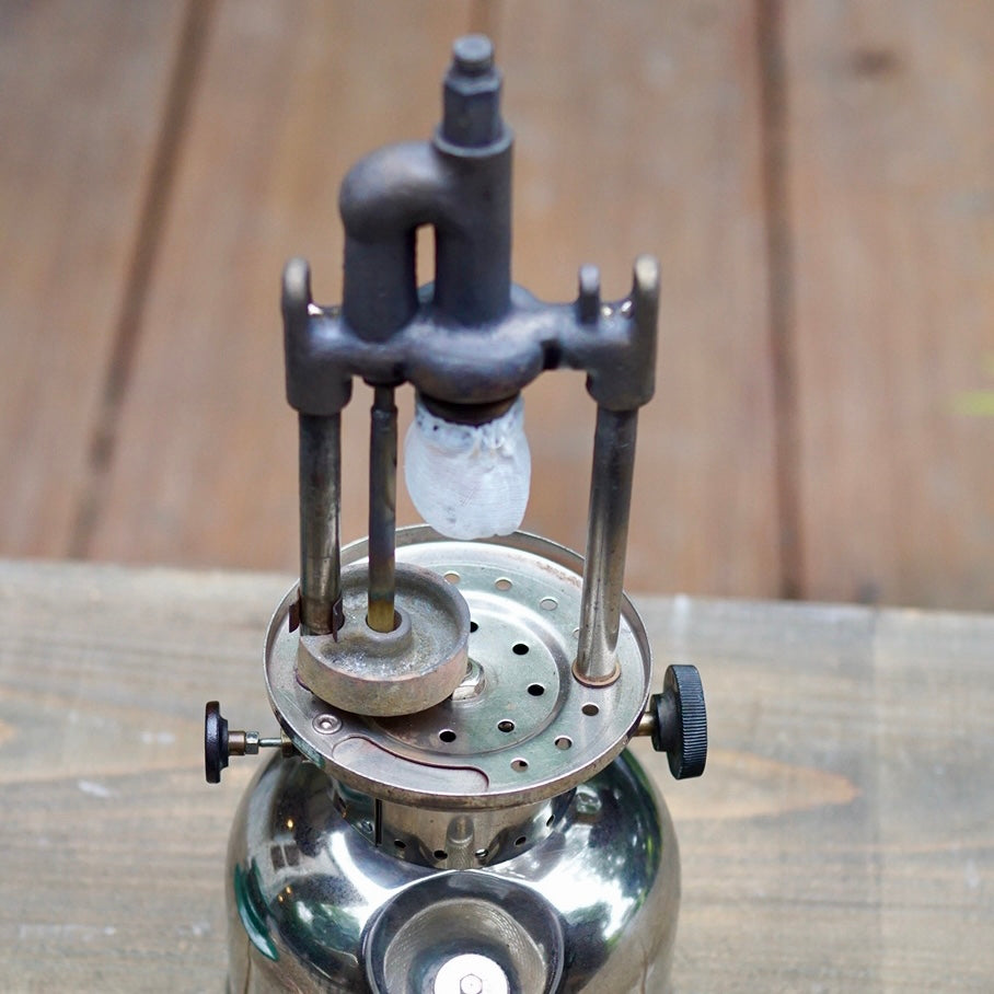 1935/8 COLEMAN 242K Canada Kerosene Lantern