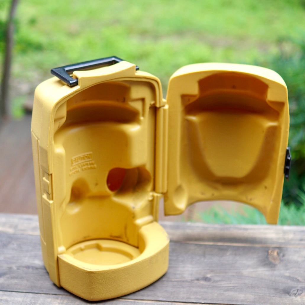 1980/3 COLEMAN Clamshell Lantern Case