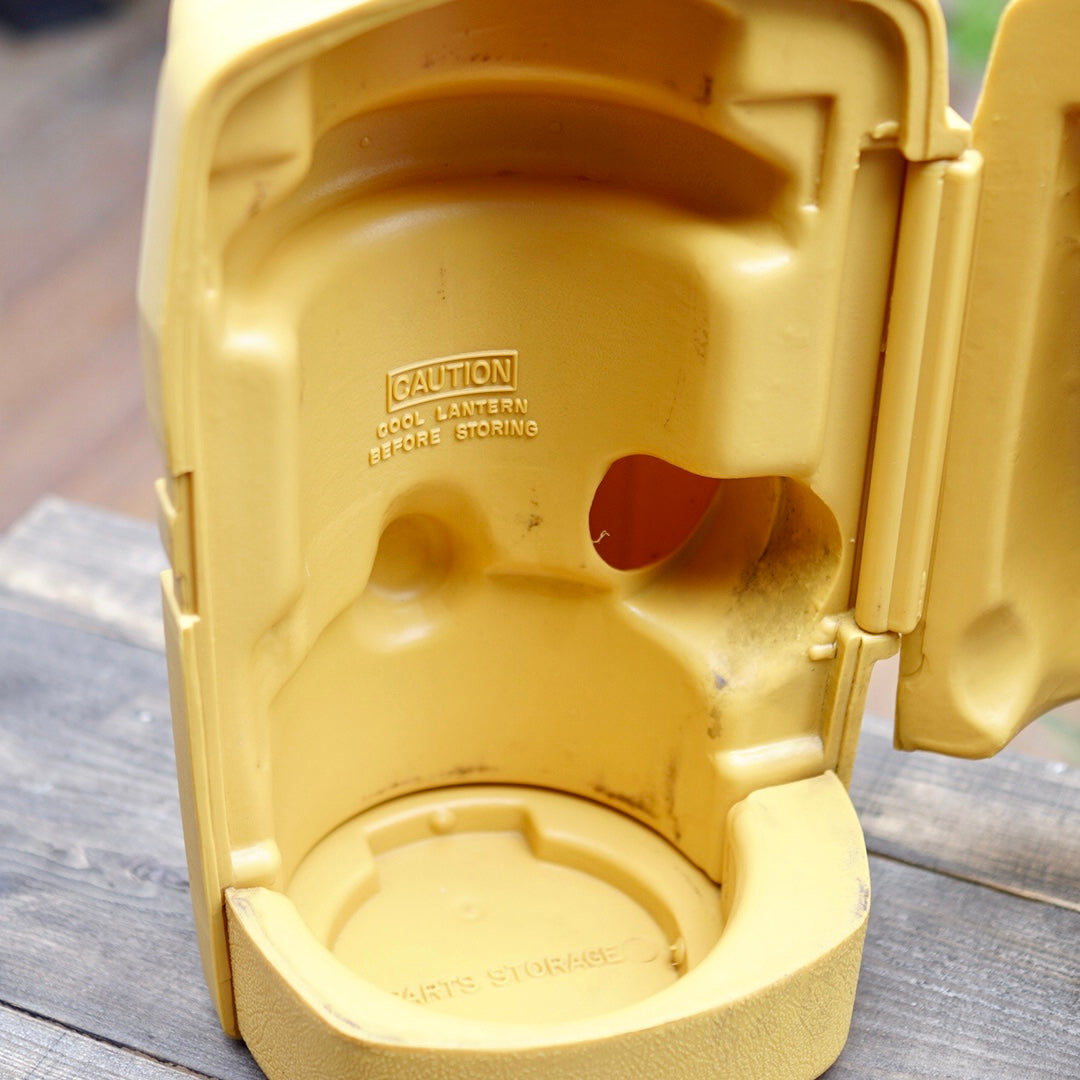1980/3 COLEMAN Clamshell Lantern Case