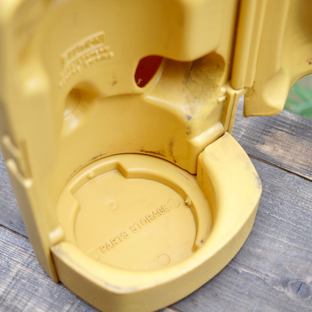 1980/3 COLEMAN Clamshell Lantern Case