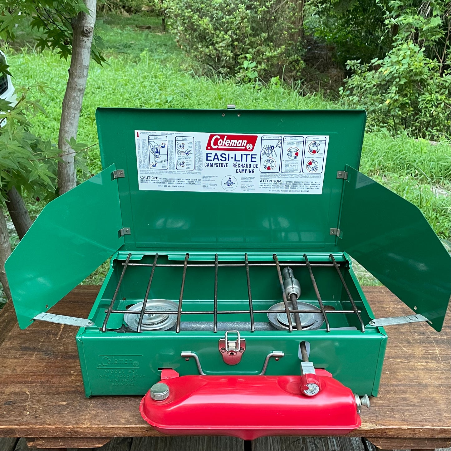 1979/2 COLEMAN 431 "Tourist" Canada                  Two Burner Stove
