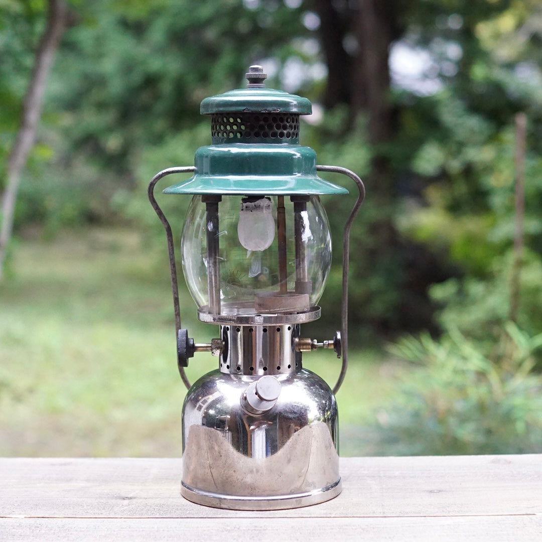 1935/8 COLEMAN 242K Canada Kerosene Lantern