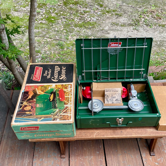 NOS! 1977/6 COLEMAN 425E Two Burner Stove