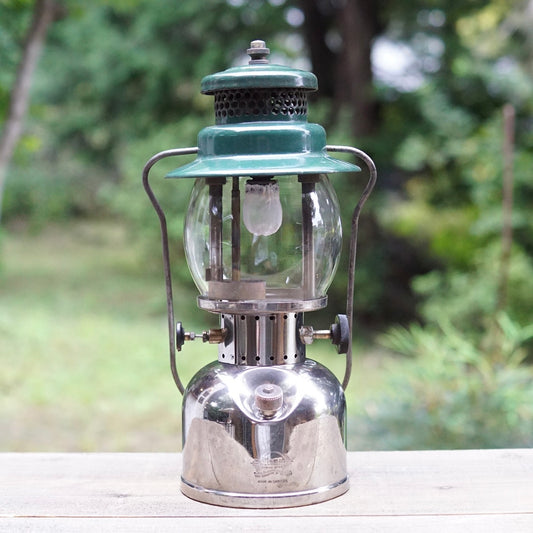 1935/8 COLEMAN 242K Canada Kerosene Lantern